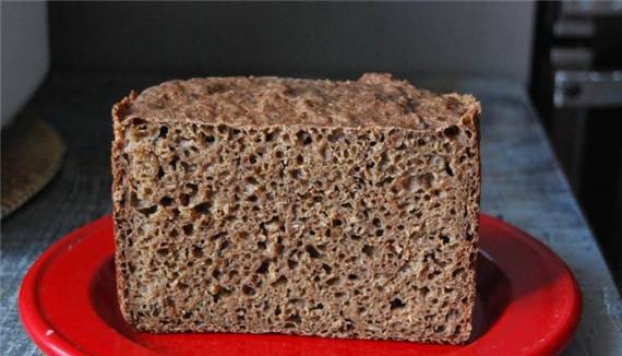 לחם שיפון 100% עם סובין, קמח פשתן, כמון שחור