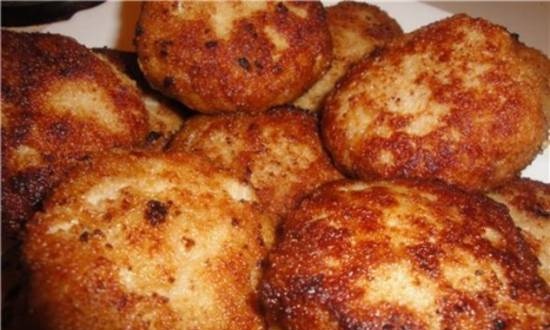Juicy cutlets in milk sauce in the oven