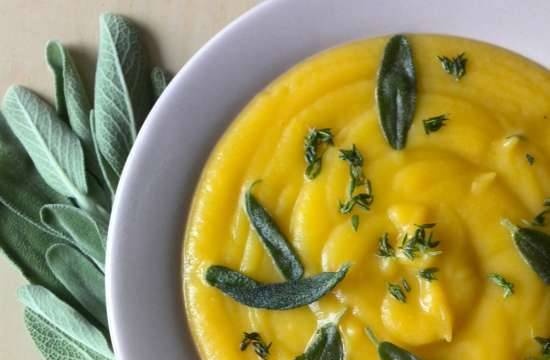 Pumpkin puree with sage and thyme in a Redmond multicooker