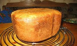 לחם שיפון חיטה עם דגנים וזרעים, בצל וגבינה במכונת לחם