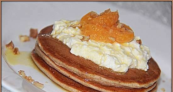 Rye pancakes with curd cream and tangerine sauce