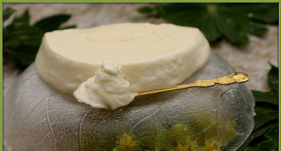 גבינה מעובדת תוצרת בית בסיר חלב