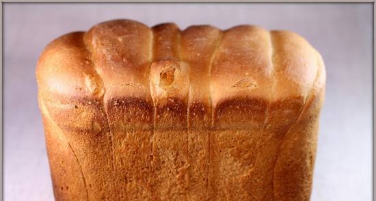 לחם חלבי העשוי מקמח מחמצת איכותי