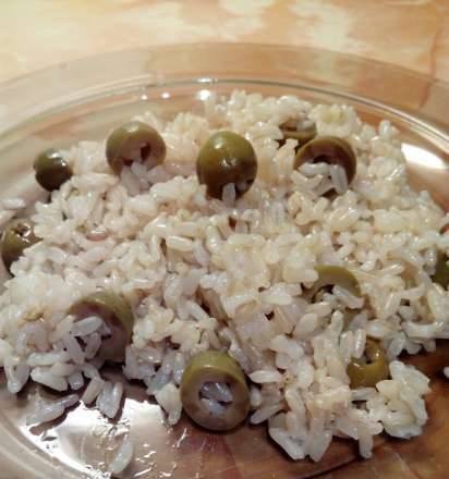 אורז חום עם זיתים ירוקים (טושיבה רב-קוקי RS-18NMFR)