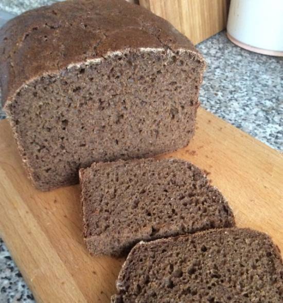לחם א-לה בורודינסקי מחמצת בתוך יצרנית לחם