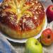 Brioche with caramelized apples in cinnamon