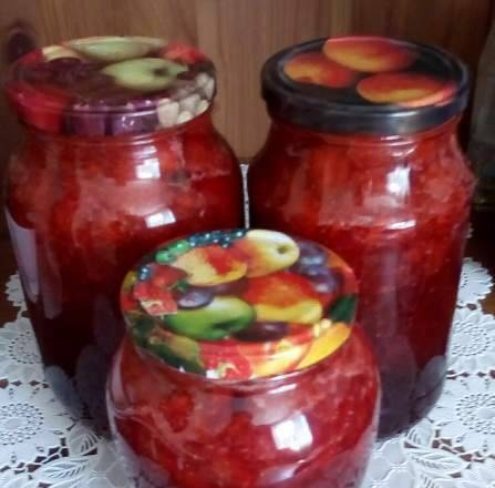 Strawberry jam with gelatin