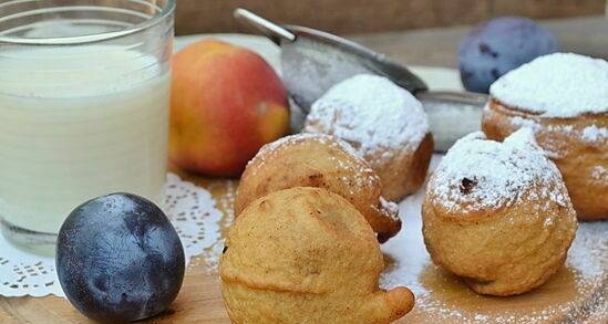 Donuts Viennese laundresses (fruit in batter)
