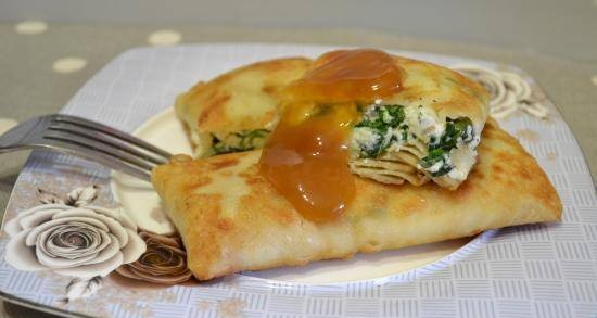 Curd pancakes with spinach