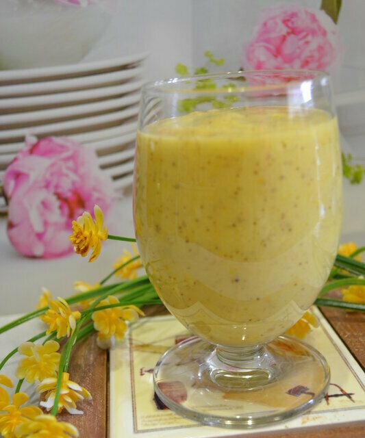 Fruit detox smoothie with curd whey