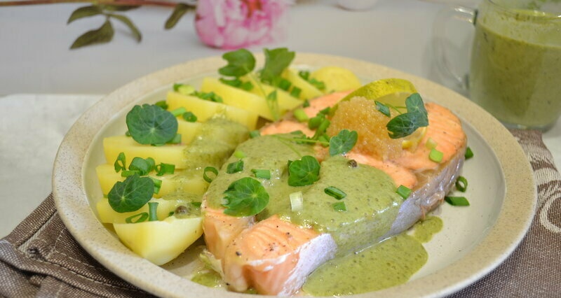 Steamed red fish with pike caviar and creamy spinach sauce