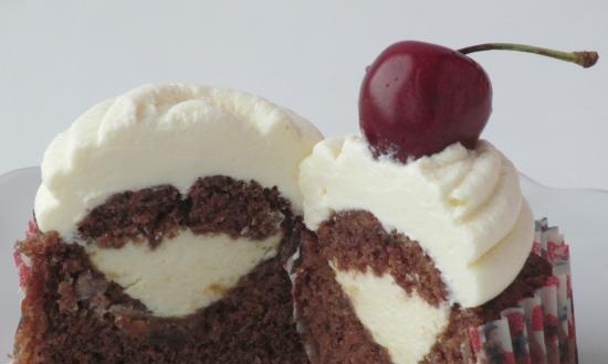 עוגות שוקולד עם שמנת חמוצה (+ וידאו)