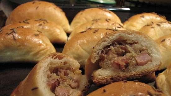 Kurland speckkuchens (Kurlaender Speckkuchen) - snack pies with bacon