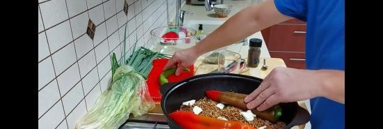 כוסמת עם ירקות ועוף בקלחת ברזל יצוק, אפויה בתנור (+ וידאו)
