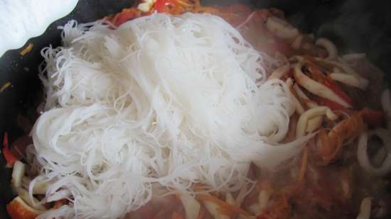 Rice vermicelli with vegetables and squid (lean)