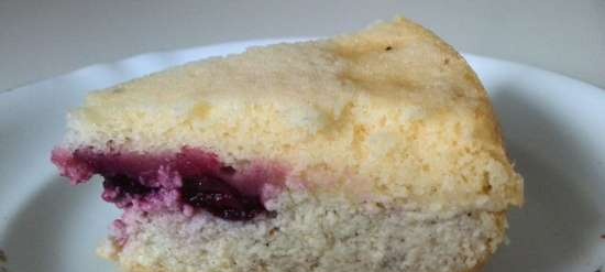 Cottage cheese-biscuit casserole with berries (Redmond RMC-01)