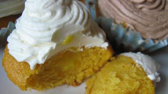 Carrot cupcakes with lemon curd and two types of cream