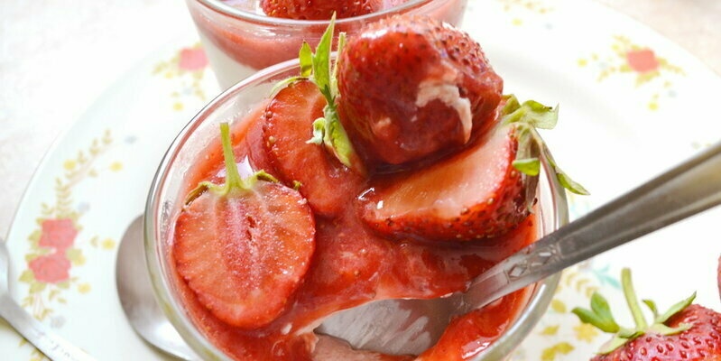 Strawberry yoghurt mousse (+ video)