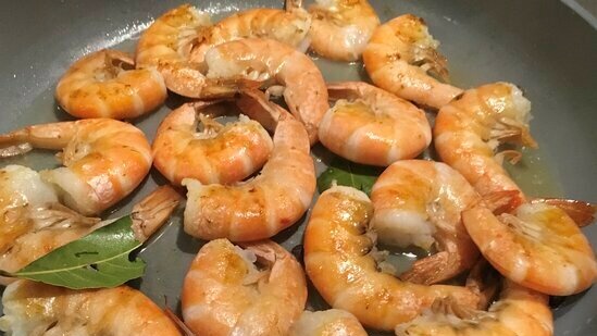 Gourmet shrimp, fried with wine and cognac without prior marinating