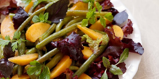 Green beans and peaches with salad dressing