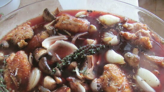 Casserole with chicken and red wine