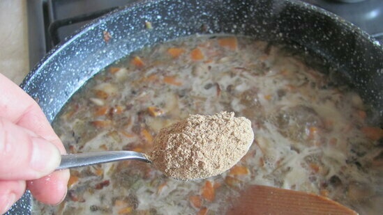 קציצות אורז ופטריות אפויות ברוטב פטריות (רזה)