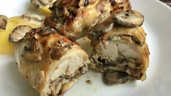 Chicken rolls with mushroom filling and sauce (Ninja Foodi)
