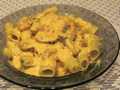 Pasta with mussels in cheese sauce