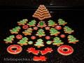 עוגיות עדינות (ג'ינג'ר) על עץ חג המולד