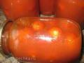 עגבניות כבושות במיץ משלהן עם עשבי תיבול ארומטיים