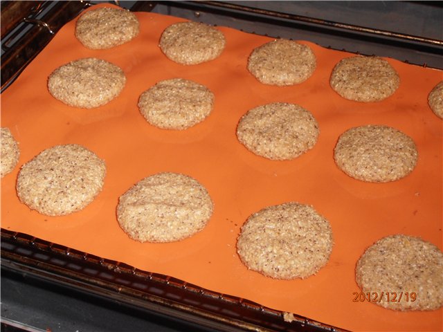 Oatmeal cookies with coffee and lemon zest