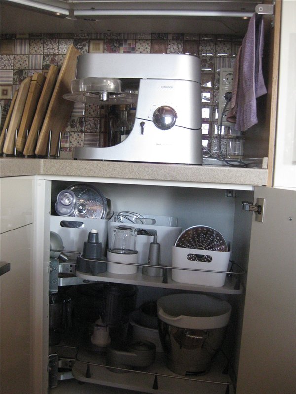 Kenwood kitchen machine: working with attachments