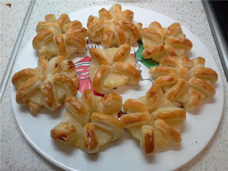 Pineapple and apple puffs